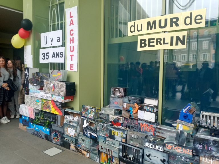 Le mur de Berlin à la Médiathèque de Pau